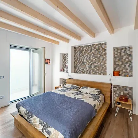 Bella Hotel *